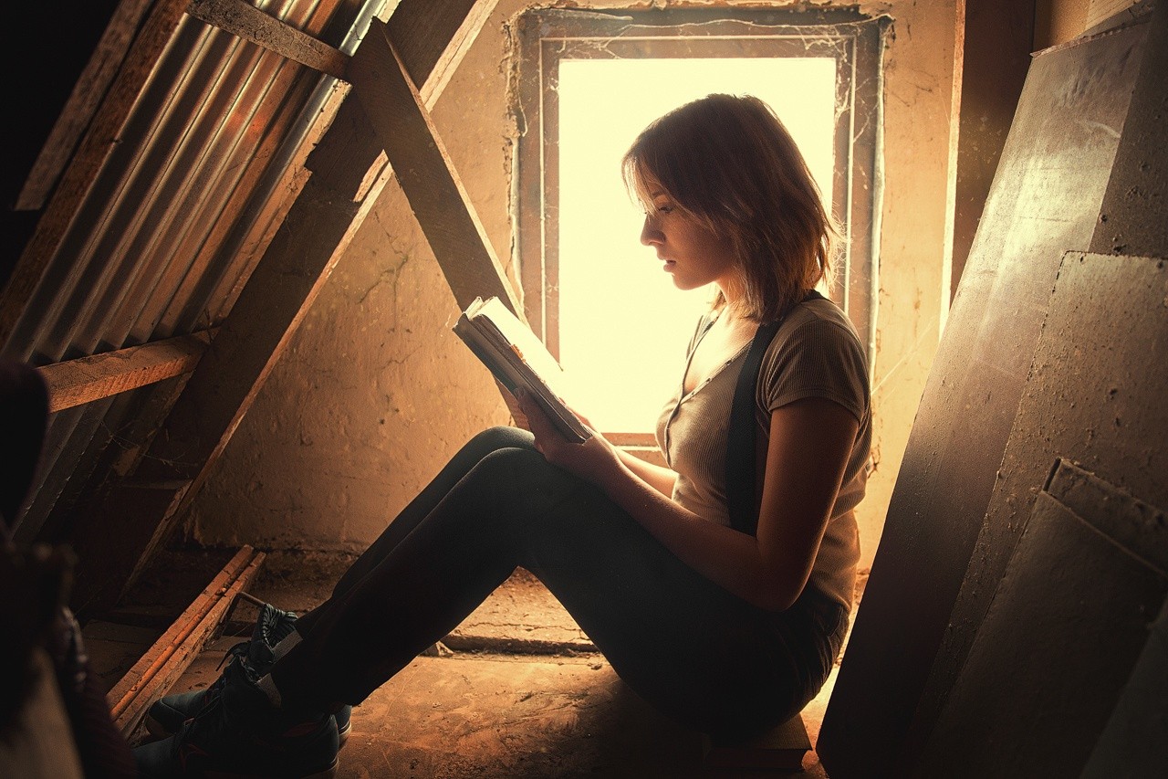 People 1280x853 attics books introvert women reading brunette profile women indoors sitting indoors alone model