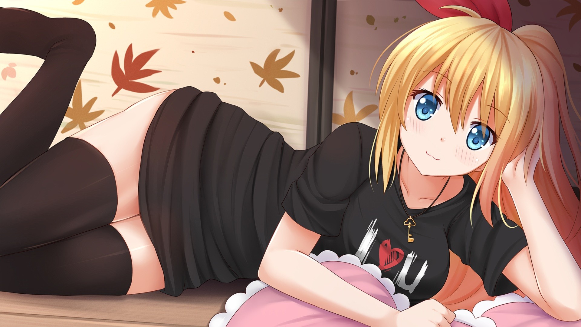 Anime 1920x1080 anime anime girls Nisekoi Kirisaki Chitoge blonde blue eyes hair ornament smiling thigh-highs legs together stockings printed shirts black stockings Pixiv looking at viewer necklace