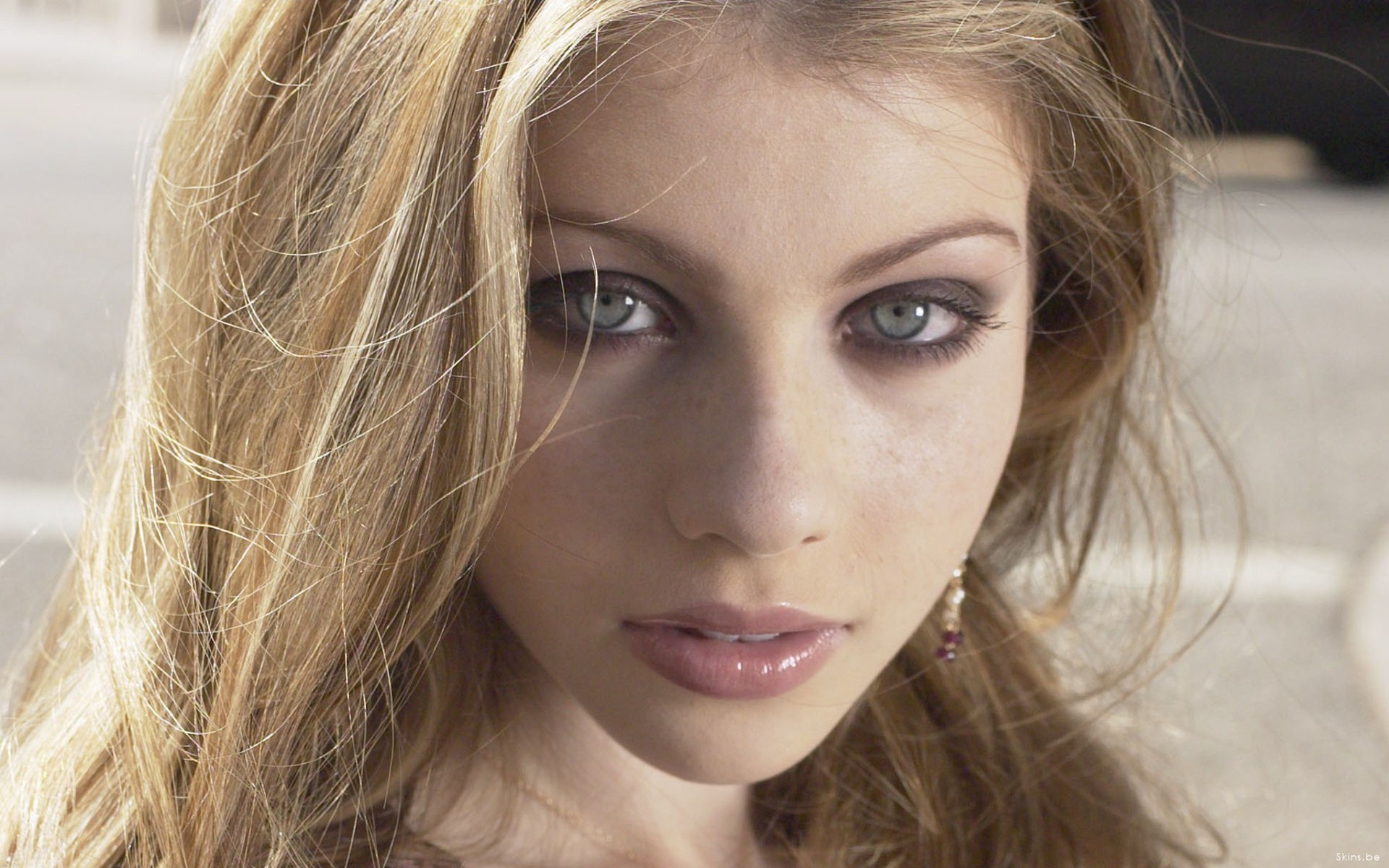 People 1920x1200 Michelle Trachtenberg actress women face blonde looking at viewer blue eyes closeup American women dyed hair