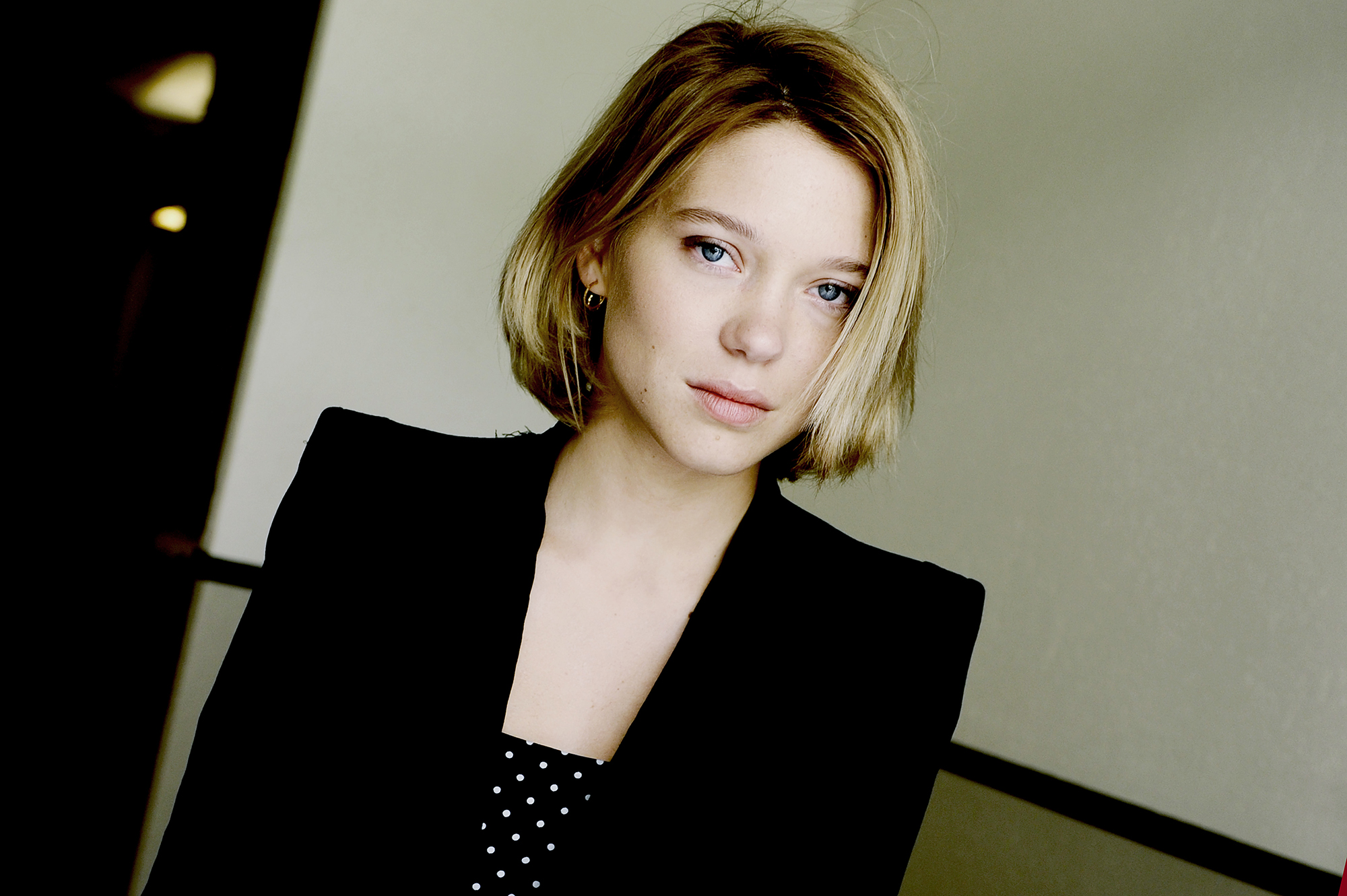 People 2000x1331 Léa Seydoux French actress blonde blue eyes actress celebrity short hair French women model women women indoors pink lipstick dyed hair looking at viewer