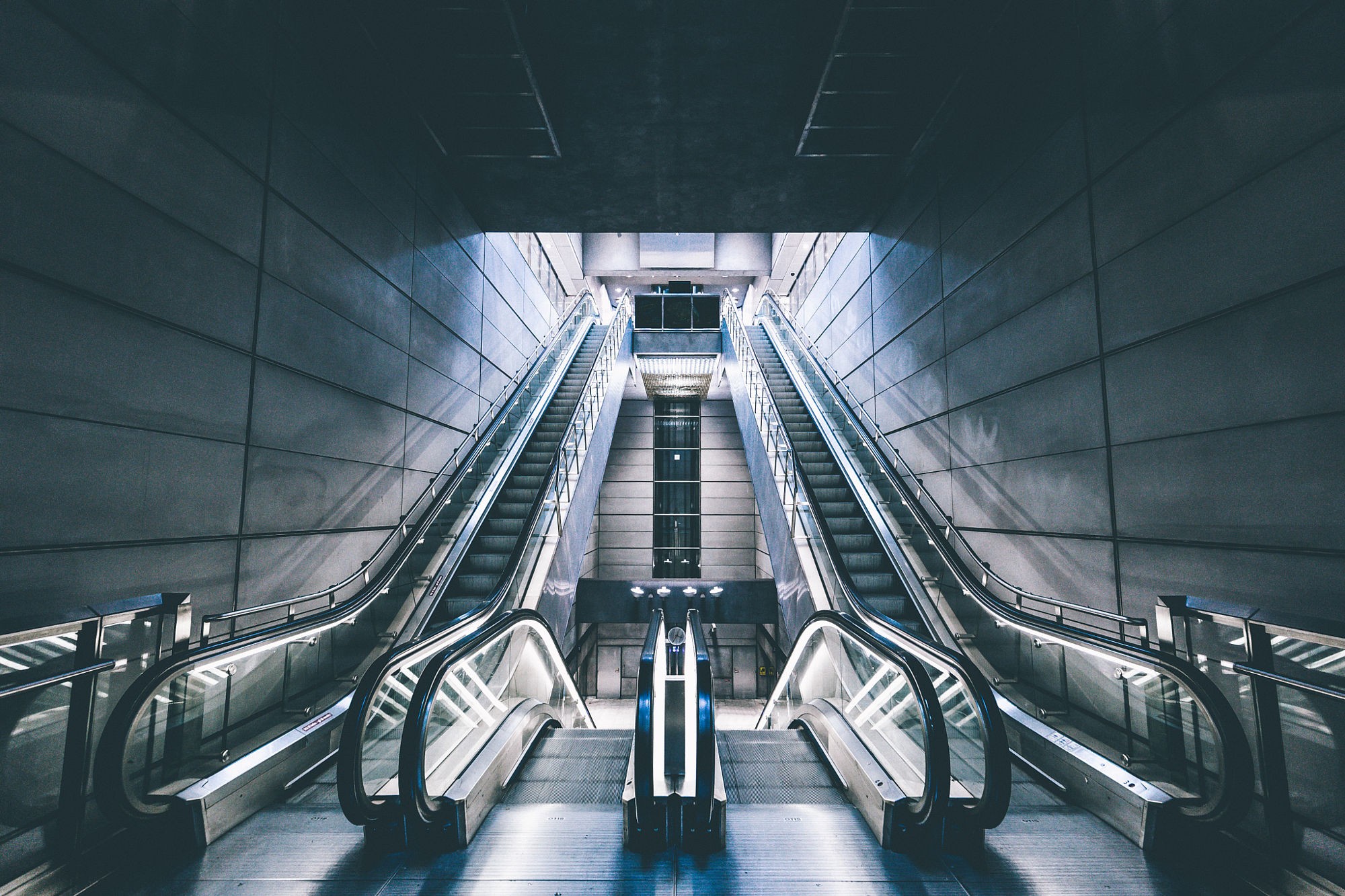 General 2000x1333 escalator subway underground