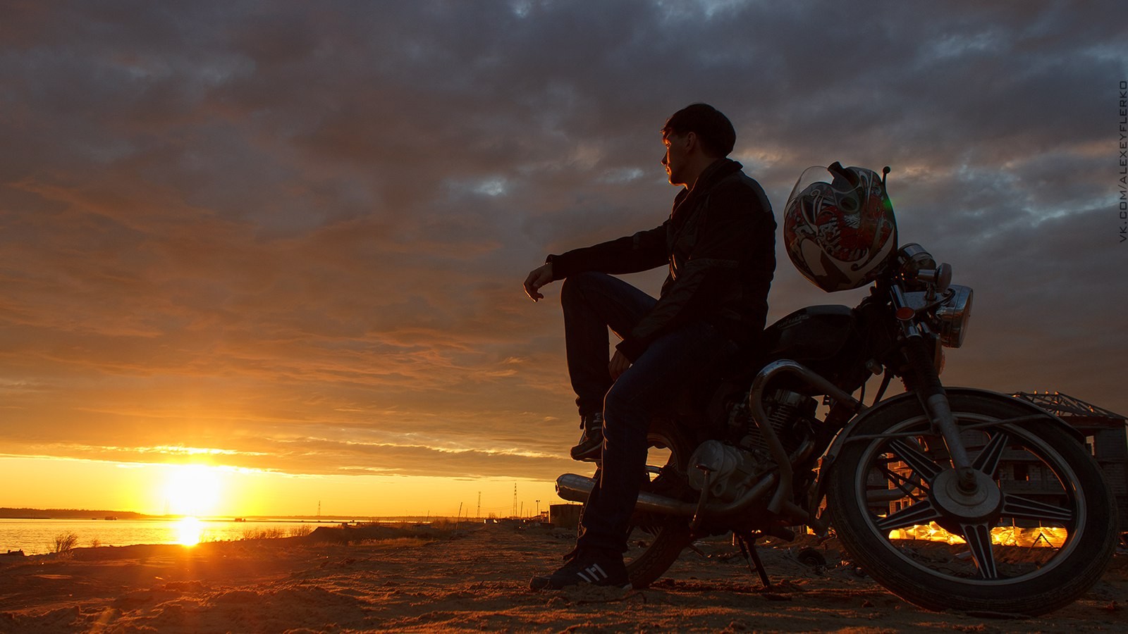 People 1600x900 Alexey Flerko motorcycle sunset sunrise vehicle men men outdoors sunlight sky