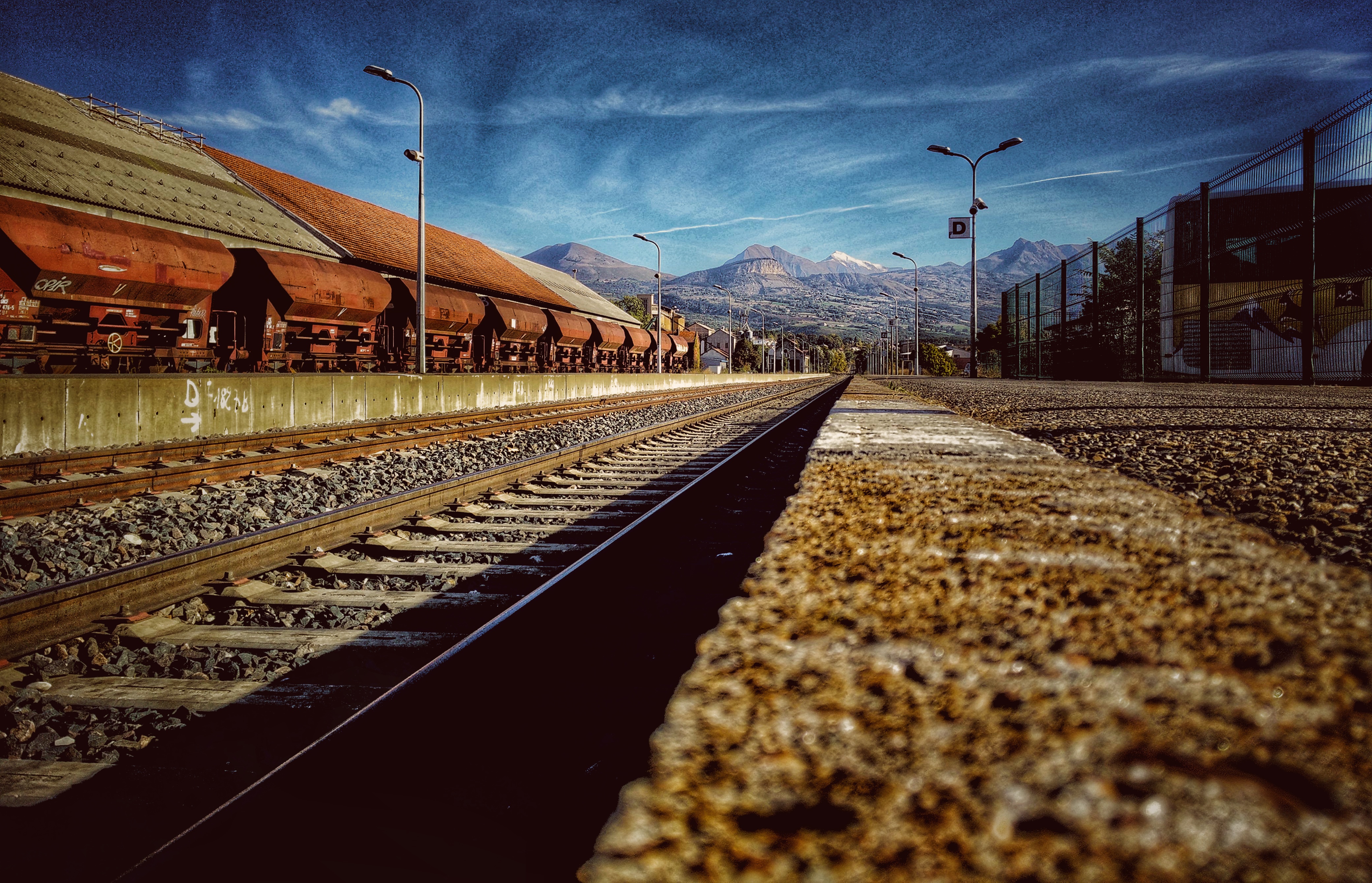 General 4160x2678 railway train station mountains sky France Alps Oneplus One