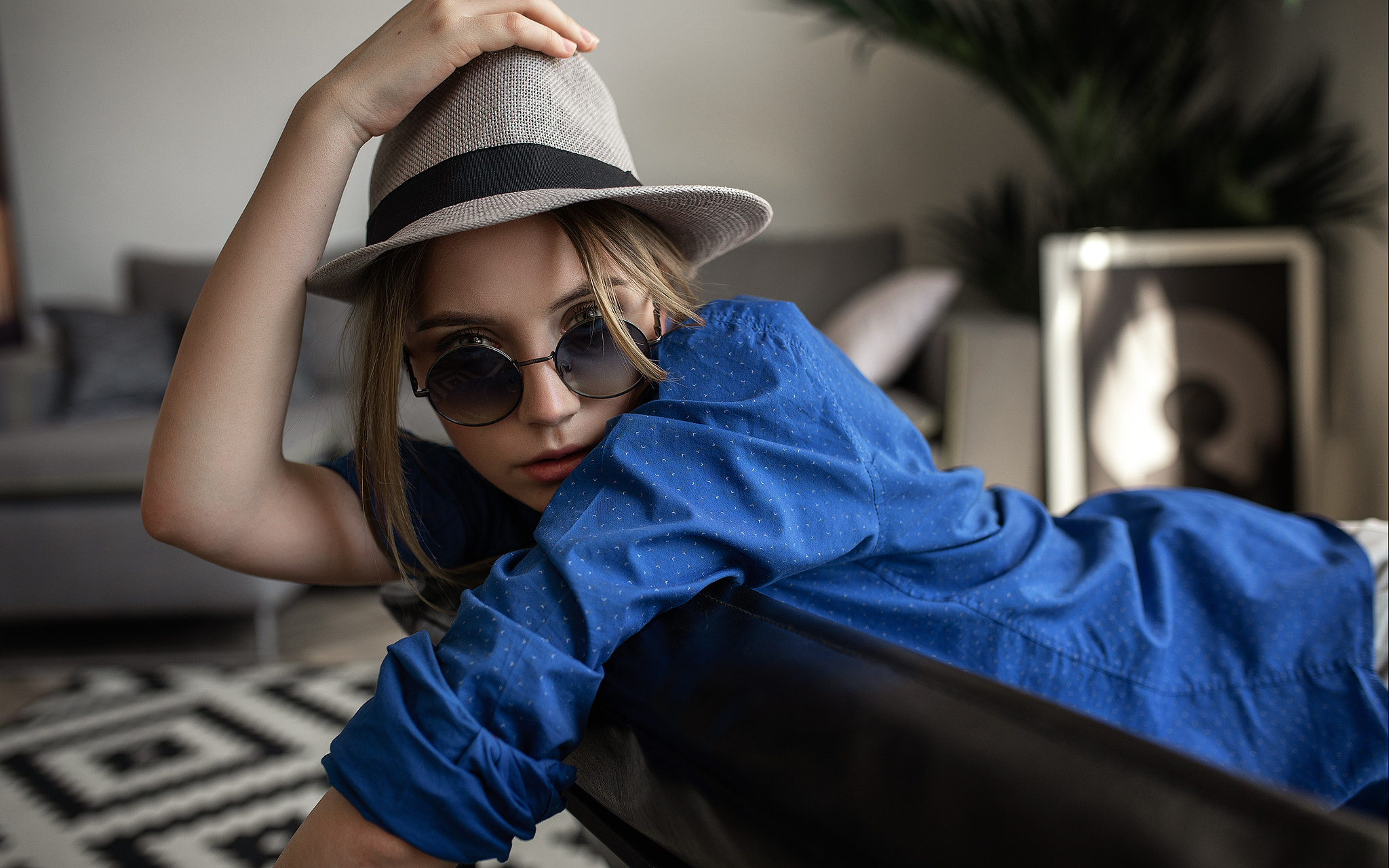 People 2048x1280 Ksenia Kokoreva women hat sunglasses blonde portrait blue shirt Yuriy Lyamin