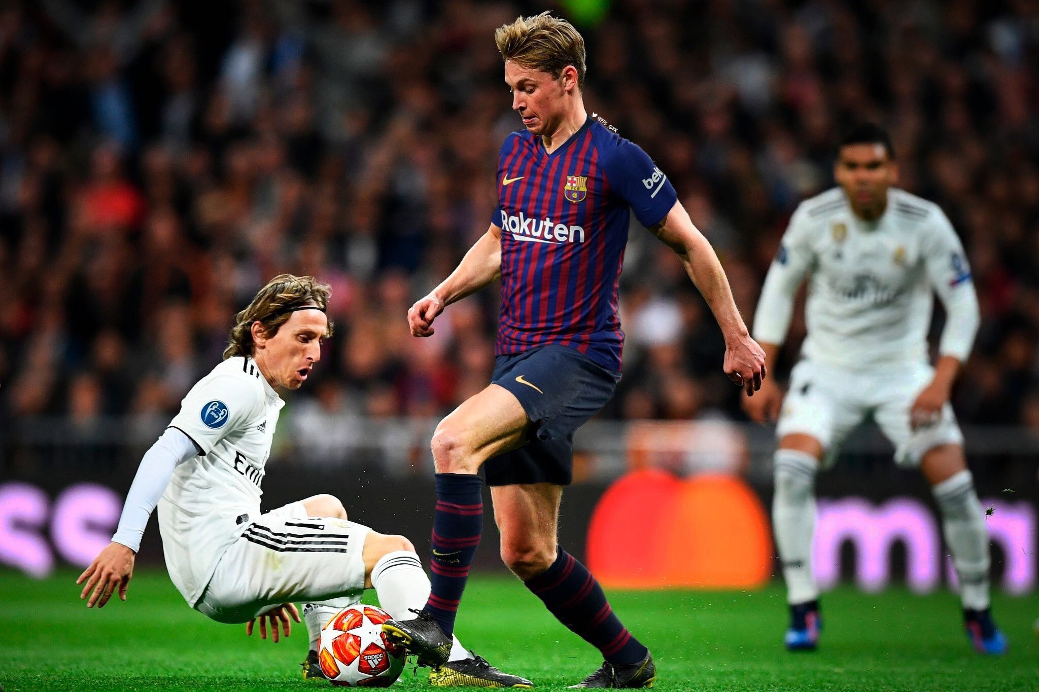 People 2048x1365 FC Barcelona Real Madrid Champions League Luka Modric soccer clubs soccer player men