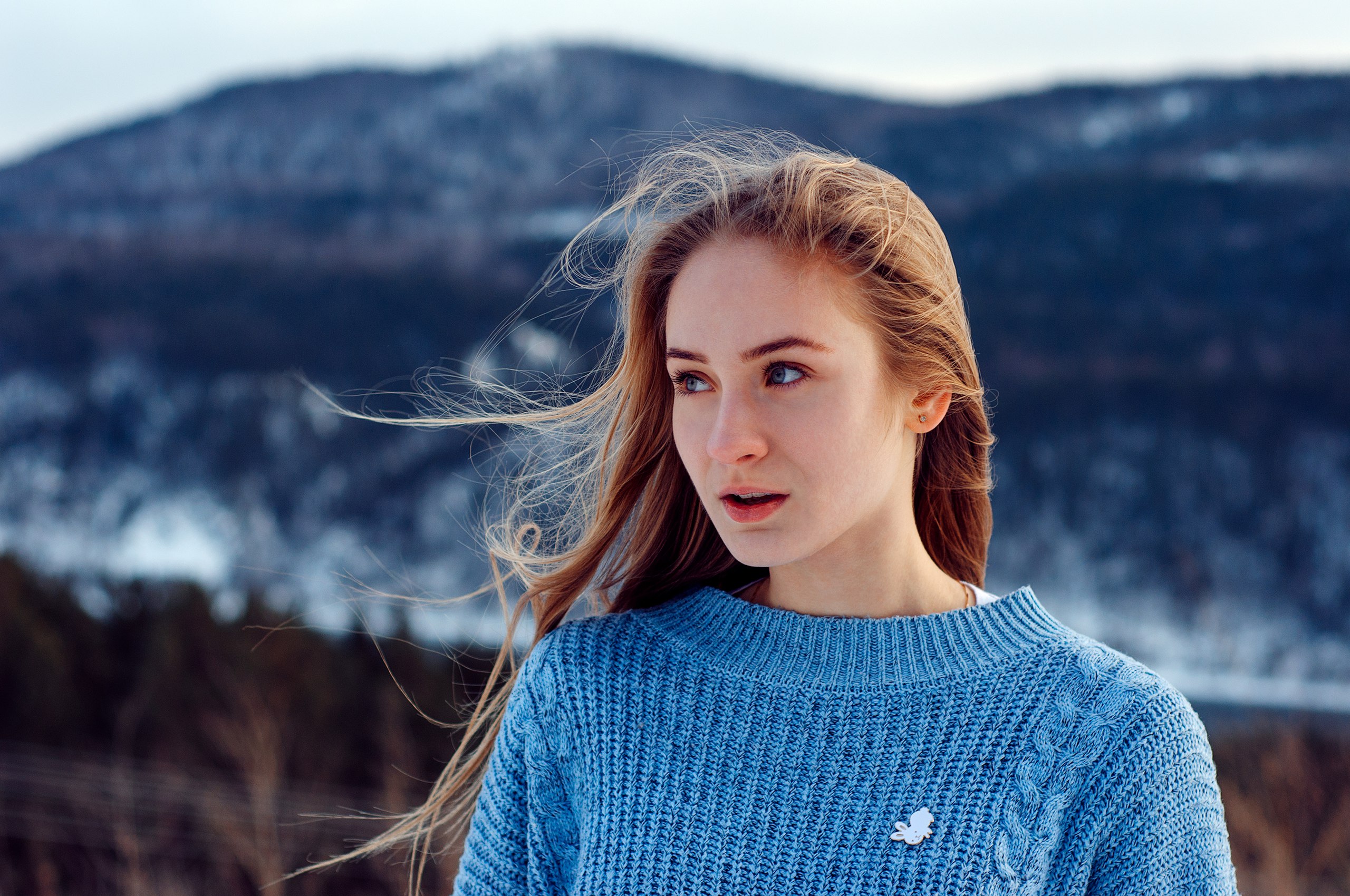 People 2560x1700 women model blonde sweater looking into the distance mountains snow women outdoors depth of field portrait blue eyes