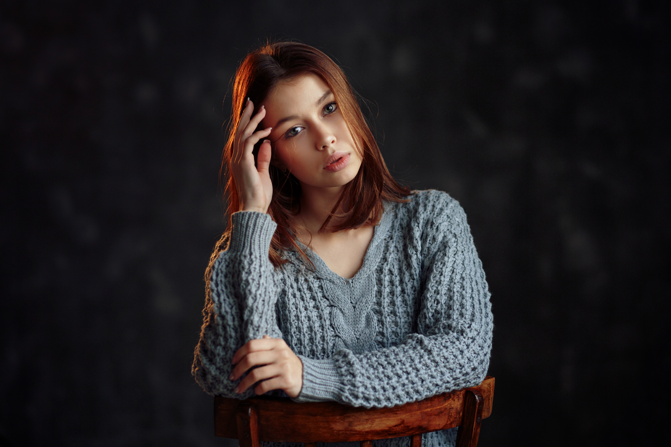 People 2700x1800 women model portrait redhead blue eyes looking at viewer chair grey sweater sweater juicy lips sitting backwards head tilt simple background parted lips
