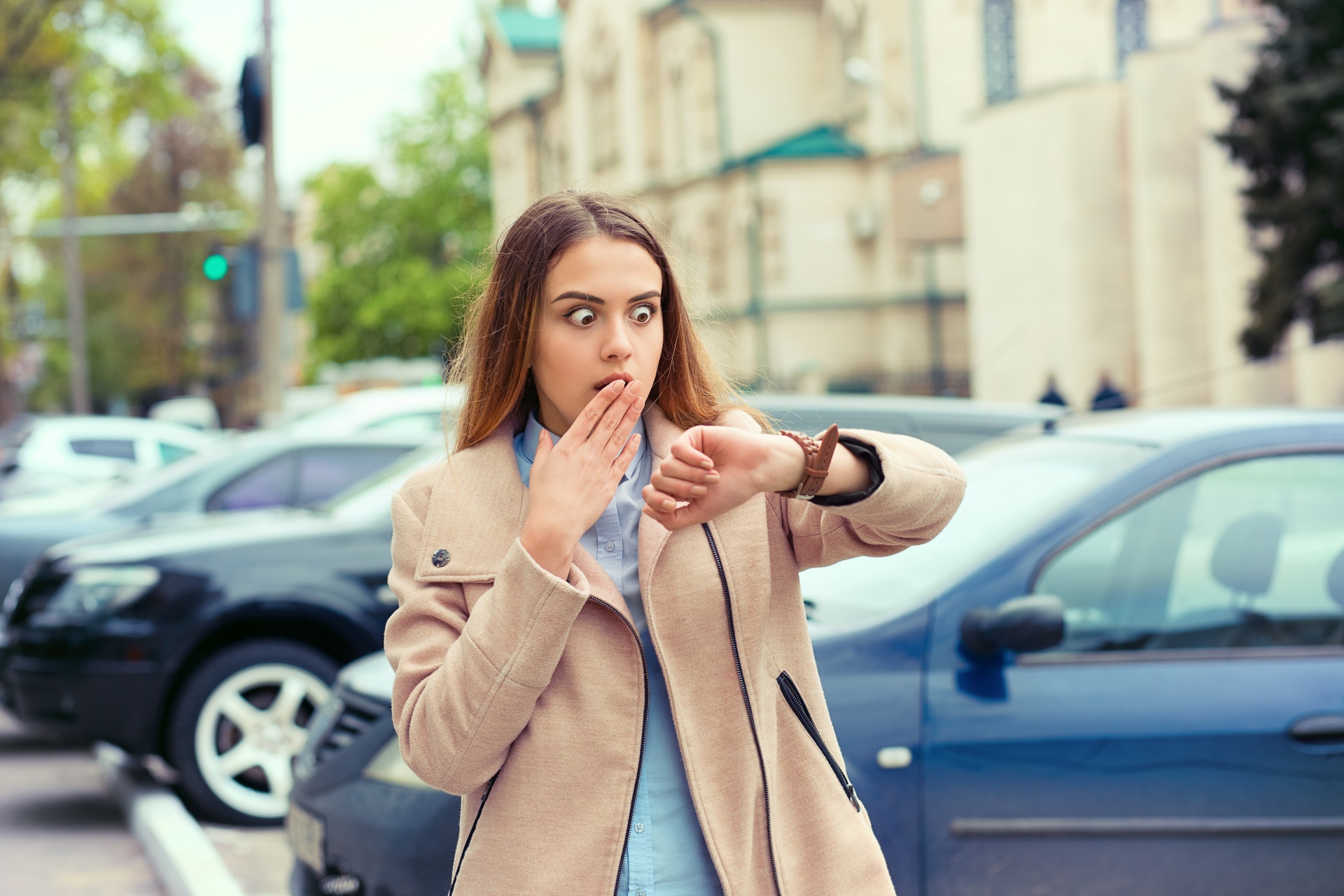People 1920x1280 women panic time city watch blue shirt jacket brunette Hand on mouth surprised depth of field shocked