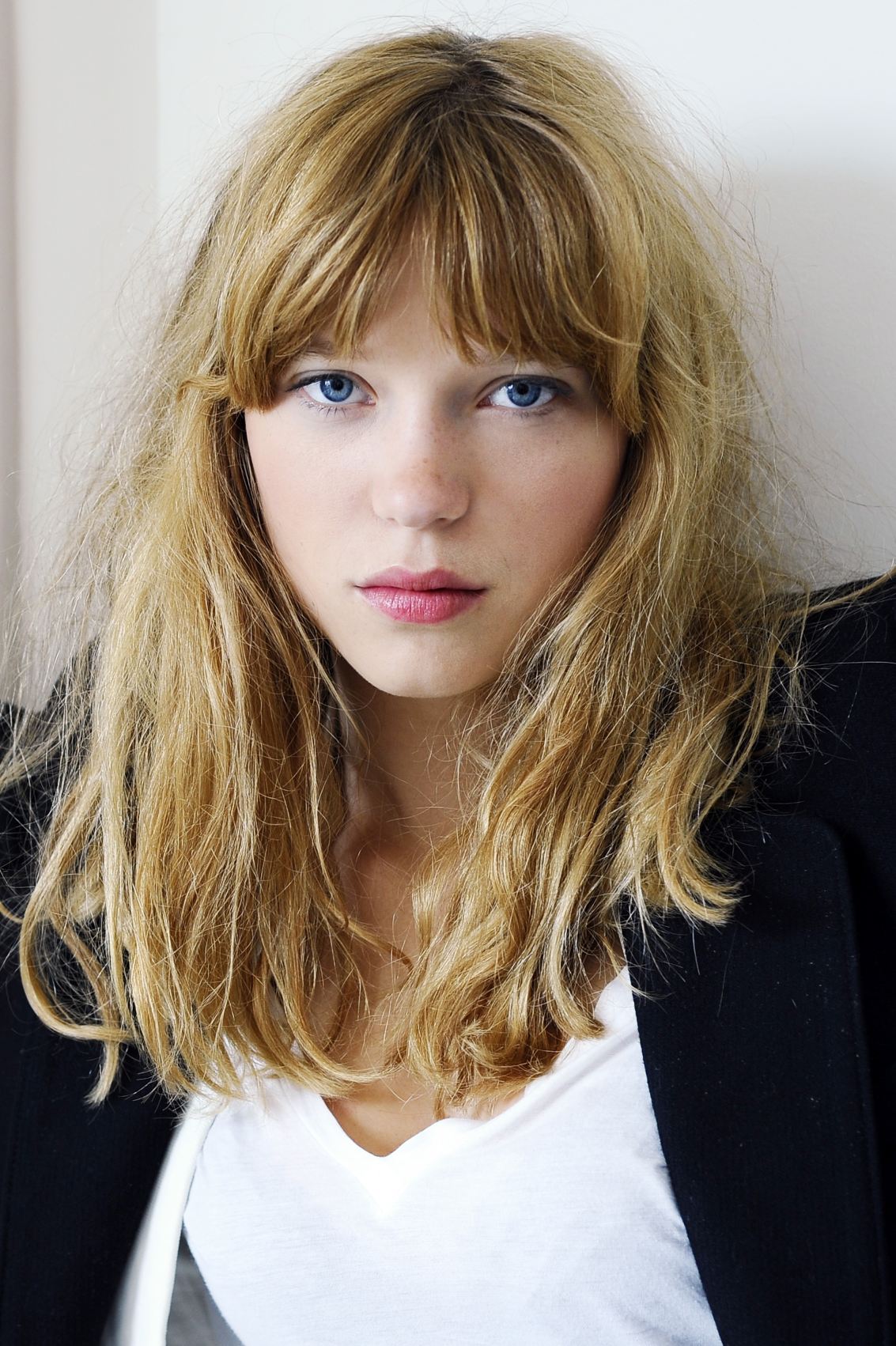 Léa Seydoux, women, actress, blonde, blue eyes, long hair, French actress,  French, looking at viewer, women indoors, portrait