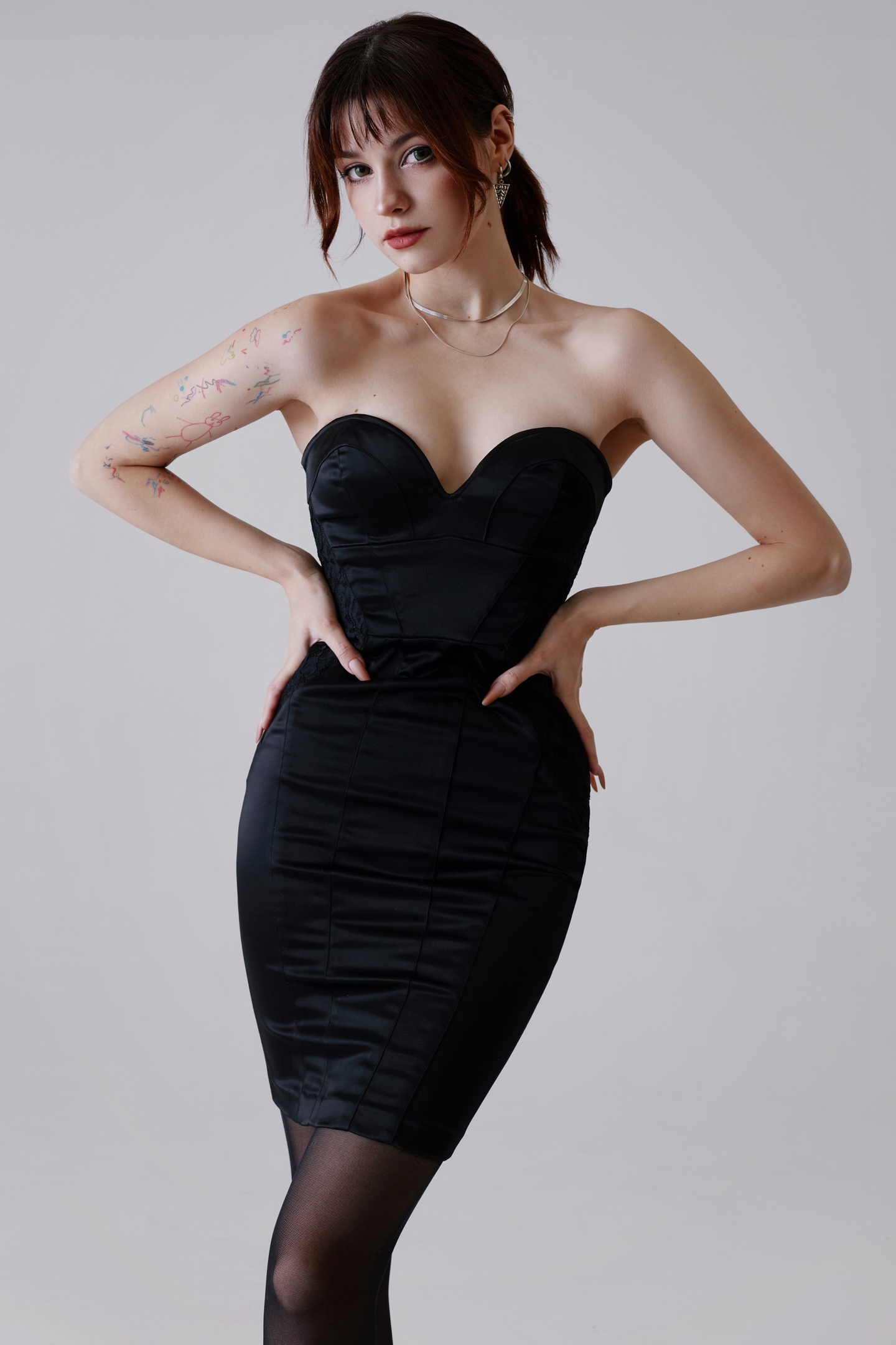 People 1440x2160 Karina Salakhutdinova women dress black clothing simple background makeup