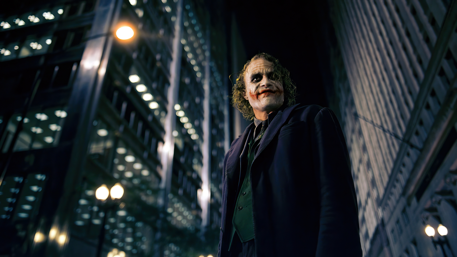 People 1920x1080 The Dark Knight Joker Heath Ledger actor Gotham City movies film stills street light building clown face paint Christopher Nolan
