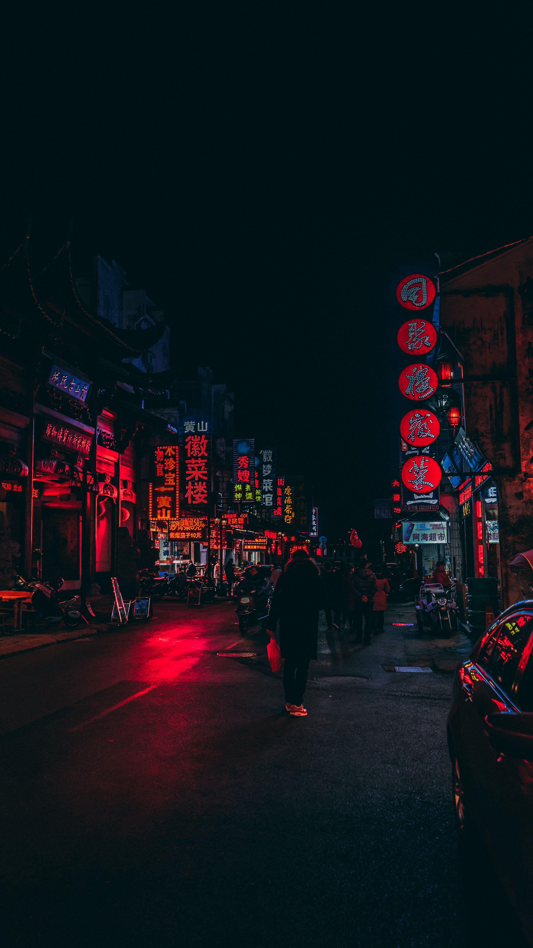 General 2160x3840 China street neon car people