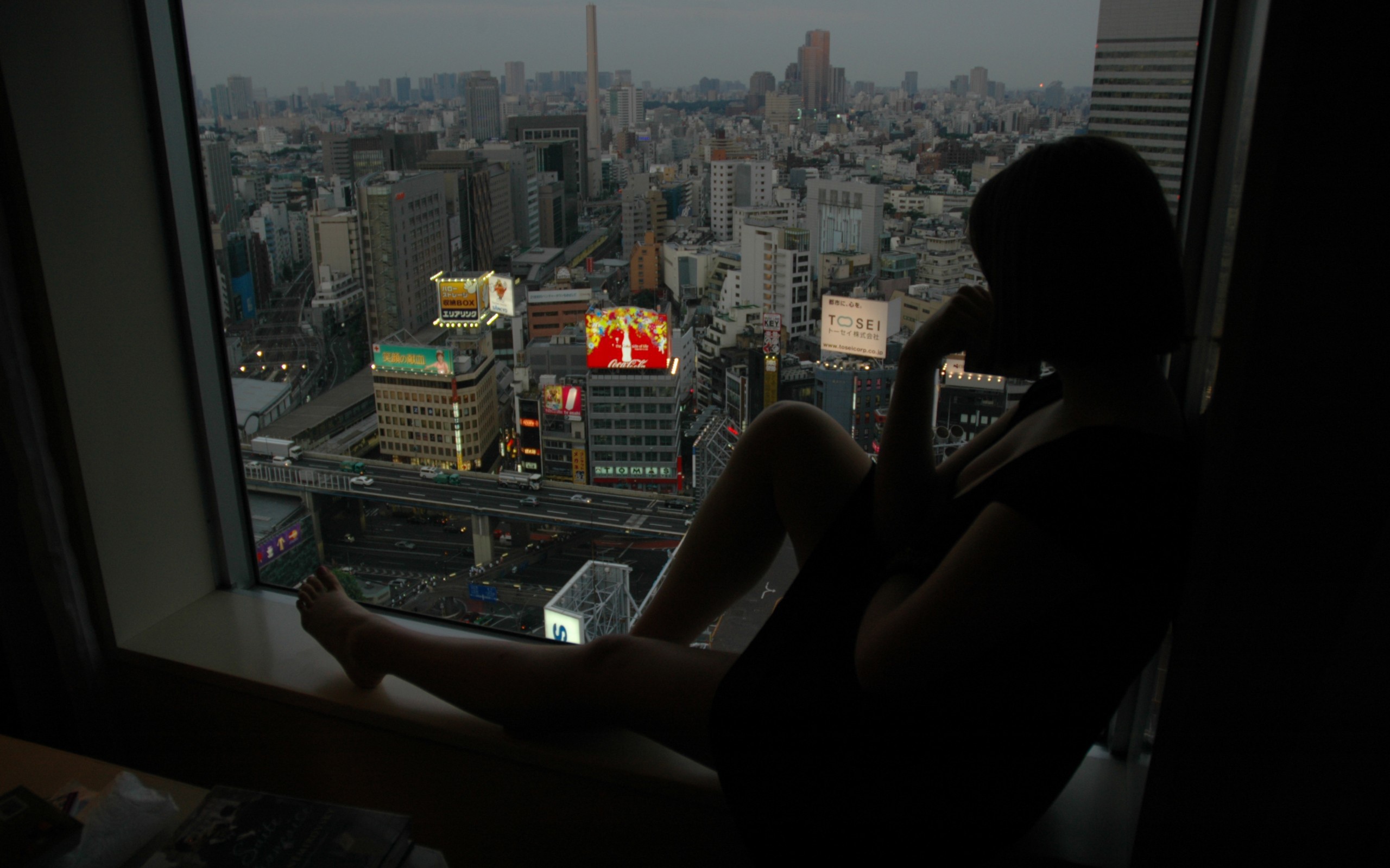 People 2560x1600 window sill by the window Tokyo women silhouette megapolis Lost in Translation film stills Asia Japan building window barefoot looking into the distance looking out window dress minidress urban fireplace highway short sleeves