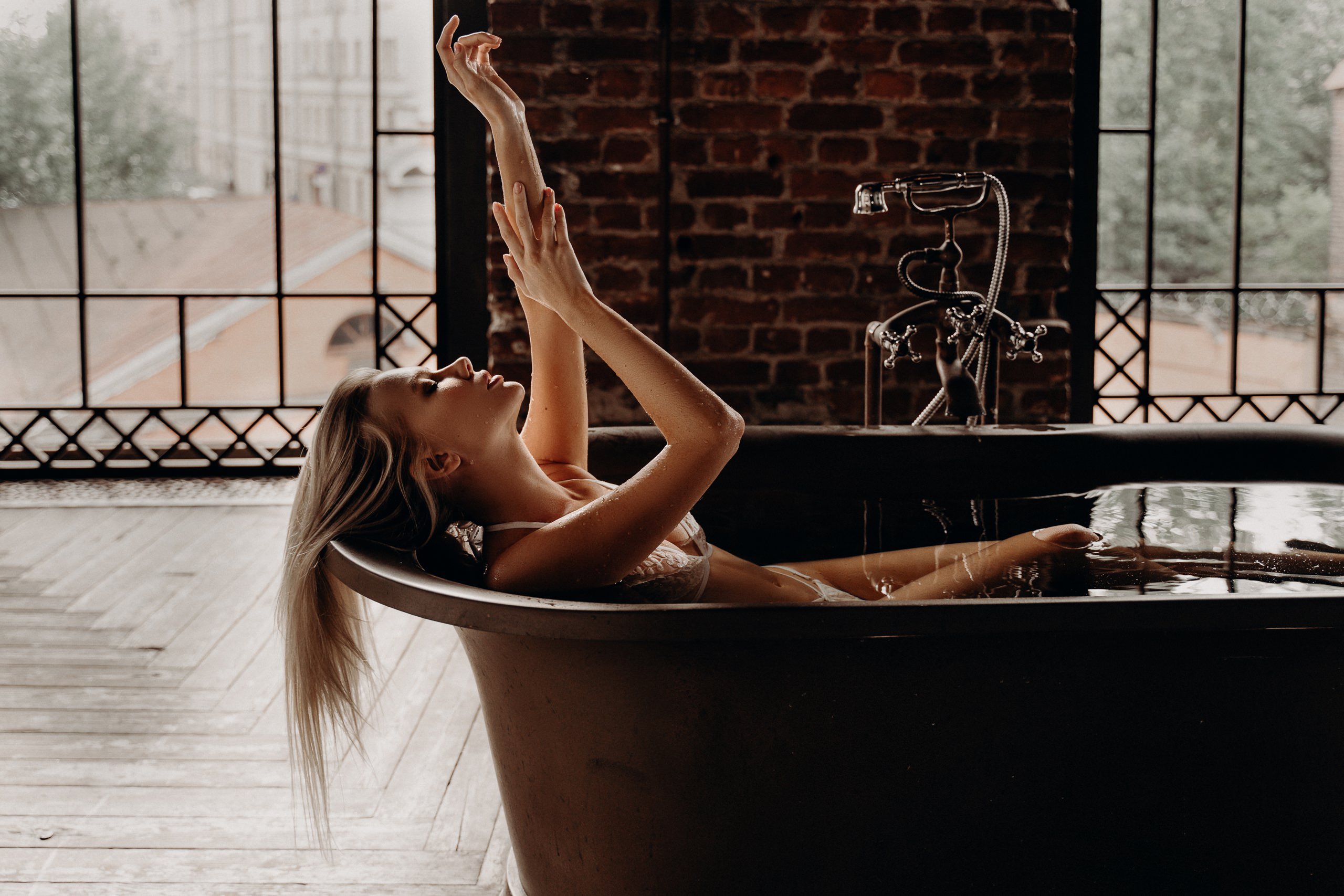 People 2560x1707 women blonde bathtub lingerie window wet body closed eyes bricks floor women indoors water Maria Avtakhova in bathtub