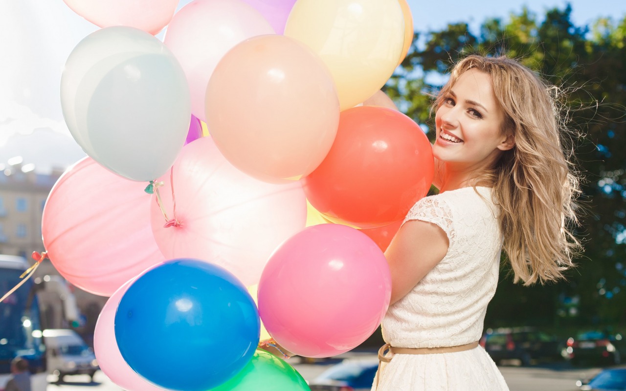 People 1280x800 women blonde looking over shoulder balloon smiling white dress dress happy