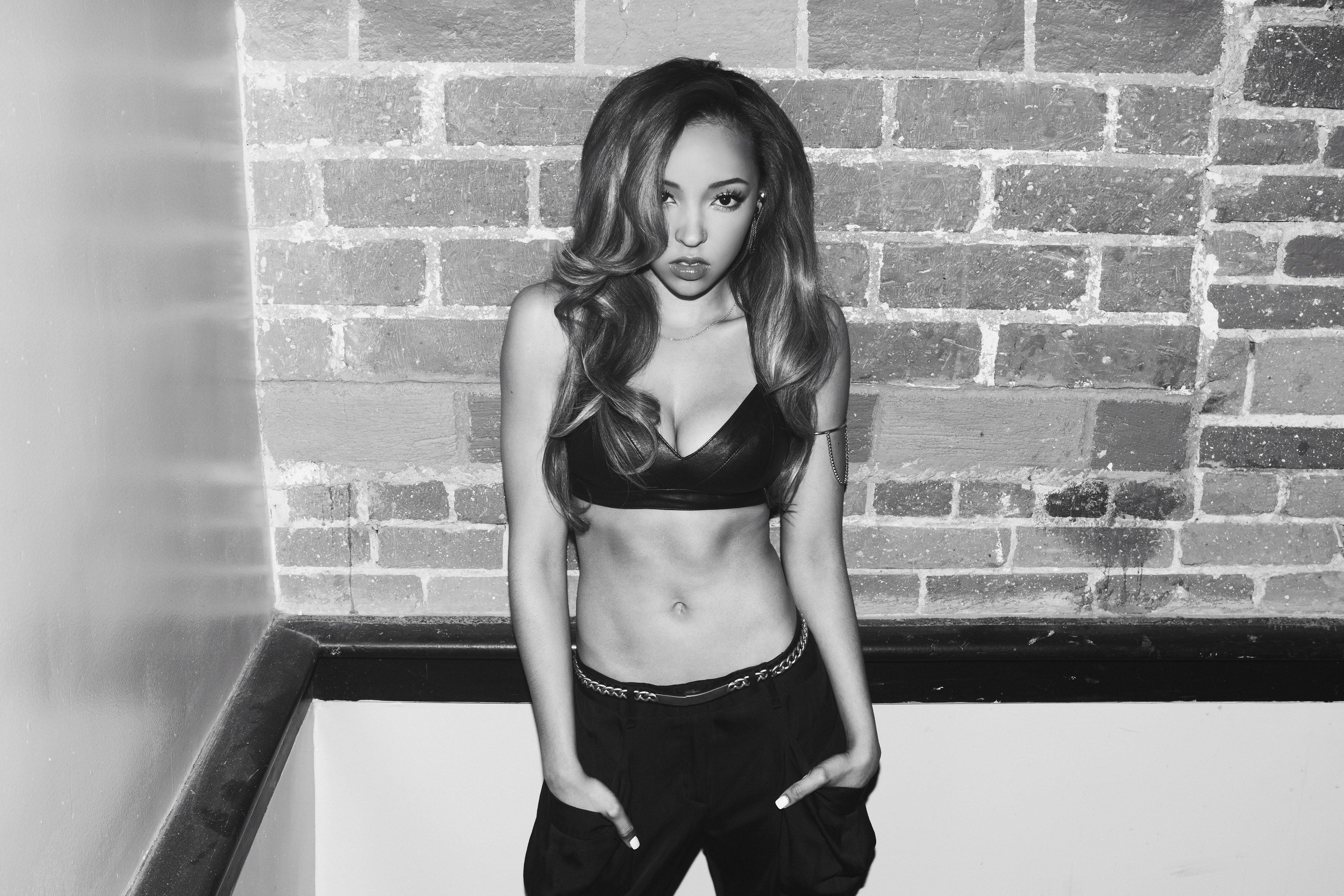 People 3600x2400 Tinashe Kachingwe women singer brunette dark skin belly hands in pockets bricks long hair women indoors cleavage bare midriff monochrome painted nails frontal view