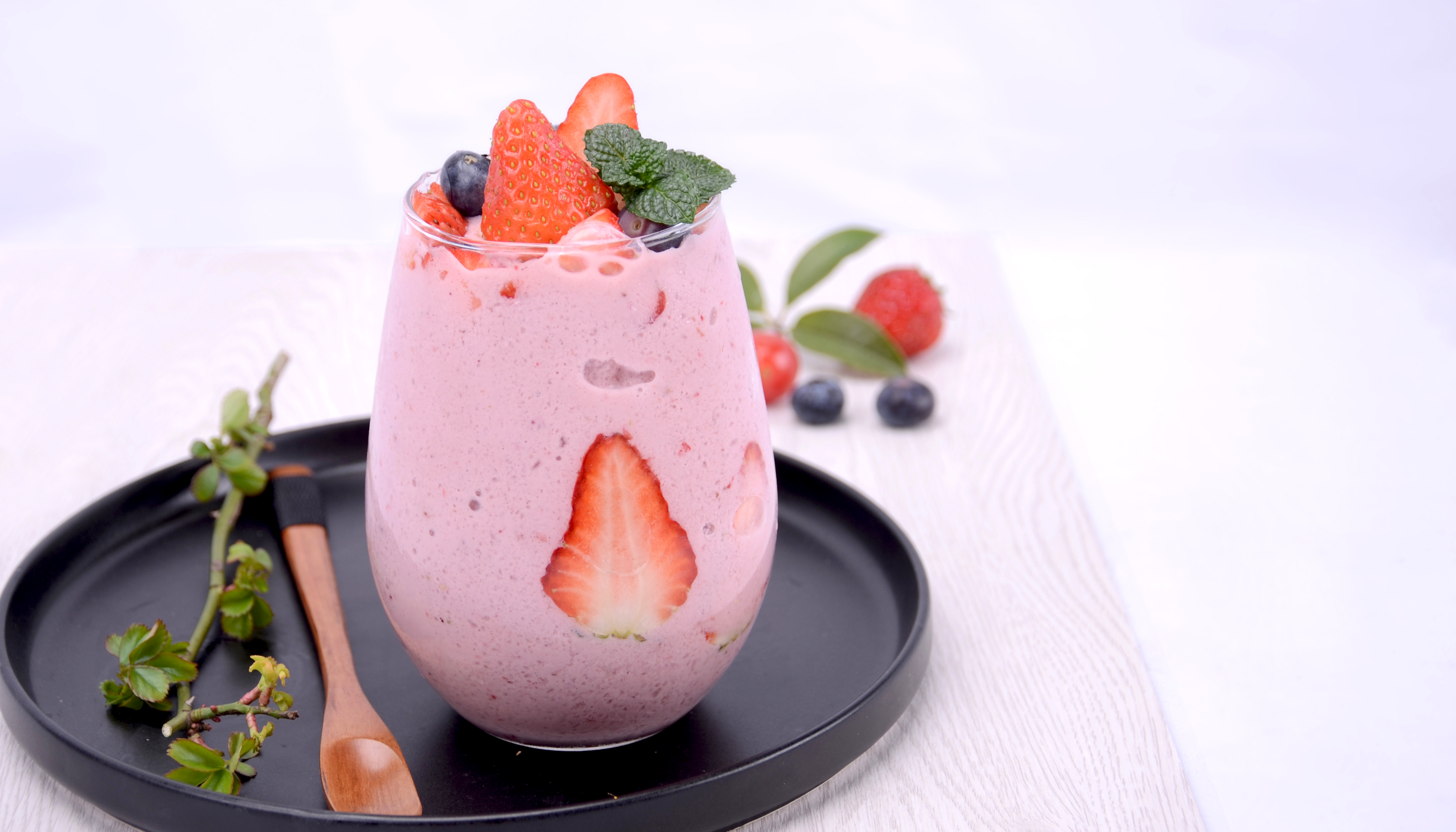 General 8268x4724 dessert berries pink minimalism strawberries