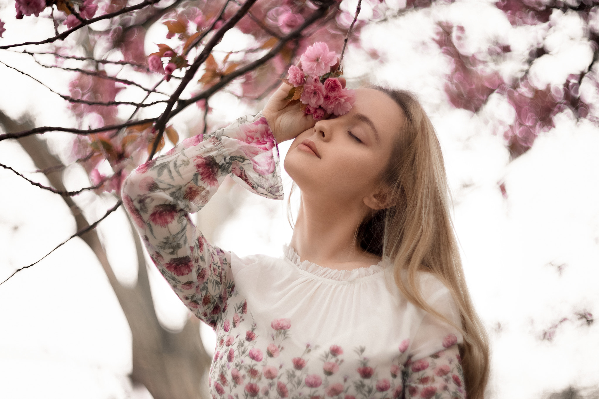 People 2048x1365 blonde plants women women outdoors closed eyes