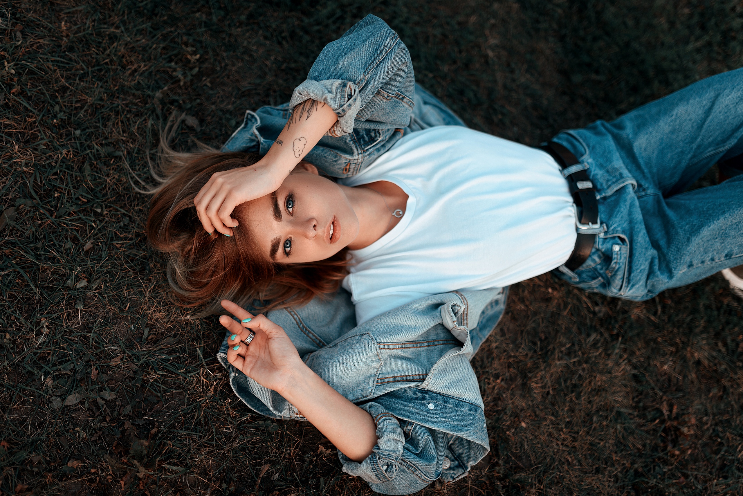 People 2560x1709 women model looking at viewer blue eyes necklace portrait top view lying on back denim jacket jacket jeans denim grass painted nails outdoors women outdoors Juliana Naidenova T-shirt