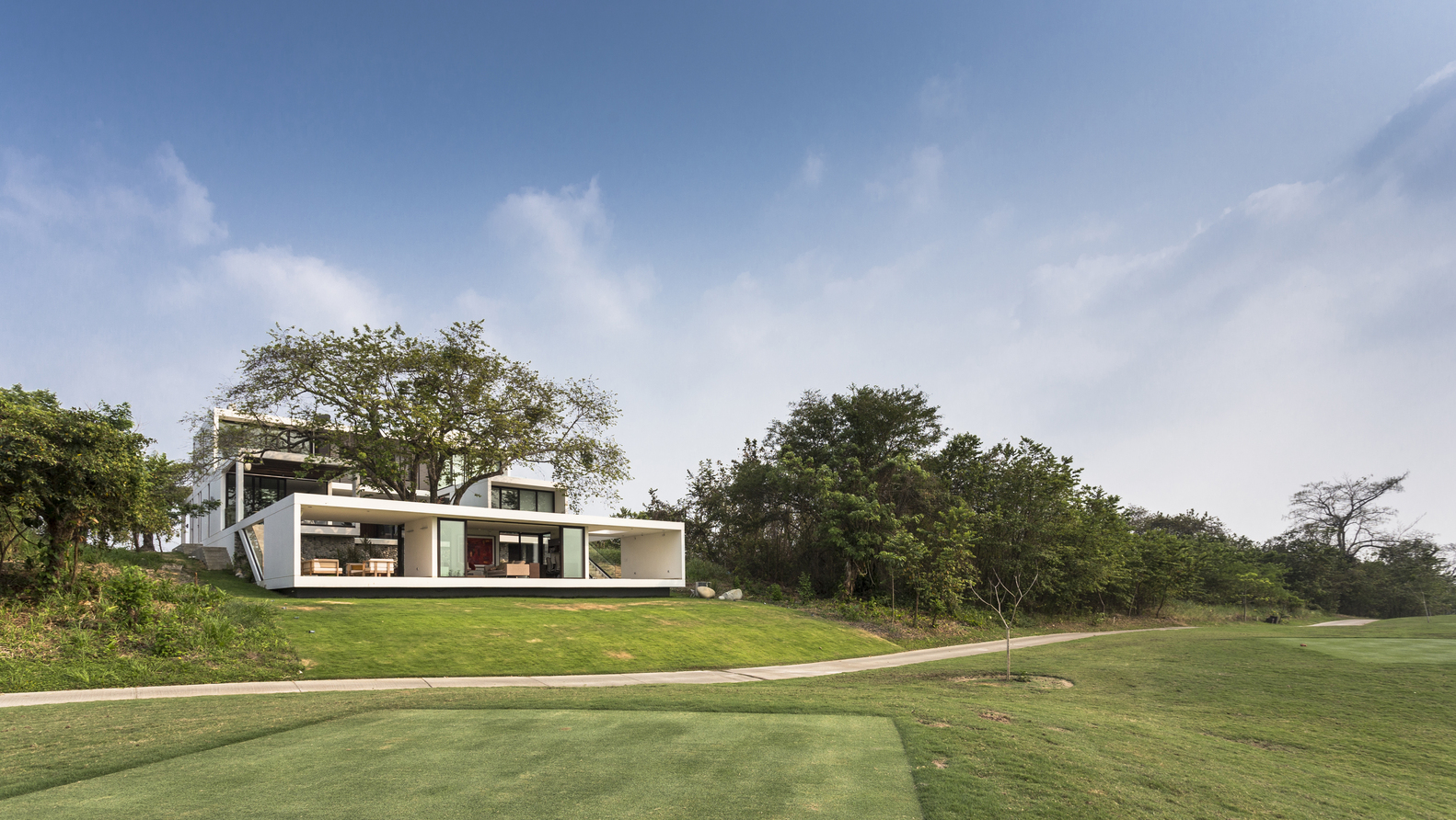 General 1582x892 house architecture modern golf course