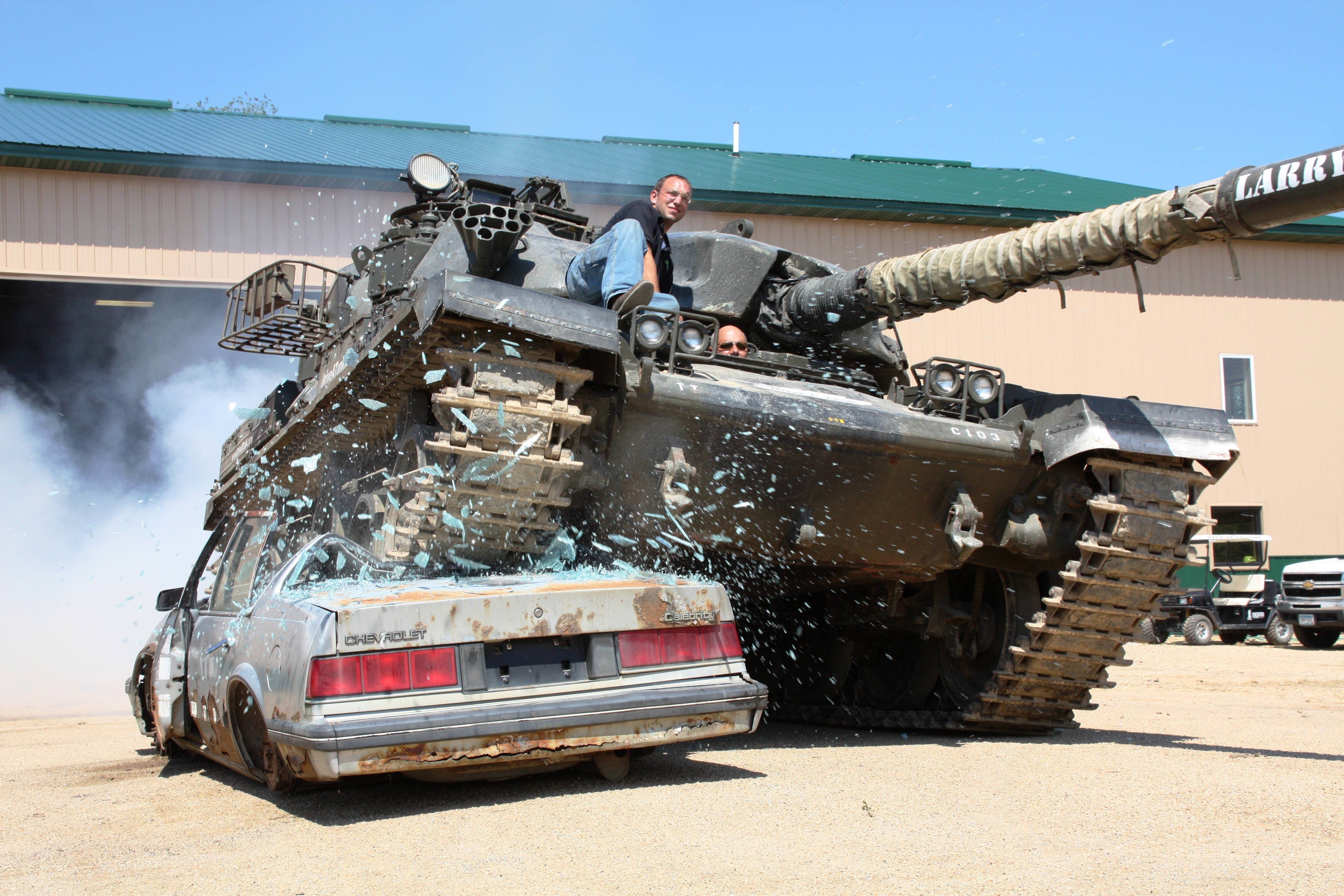 General 4272x2848 car tank Top Gear Chevrolet wreck military vehicle vehicle men