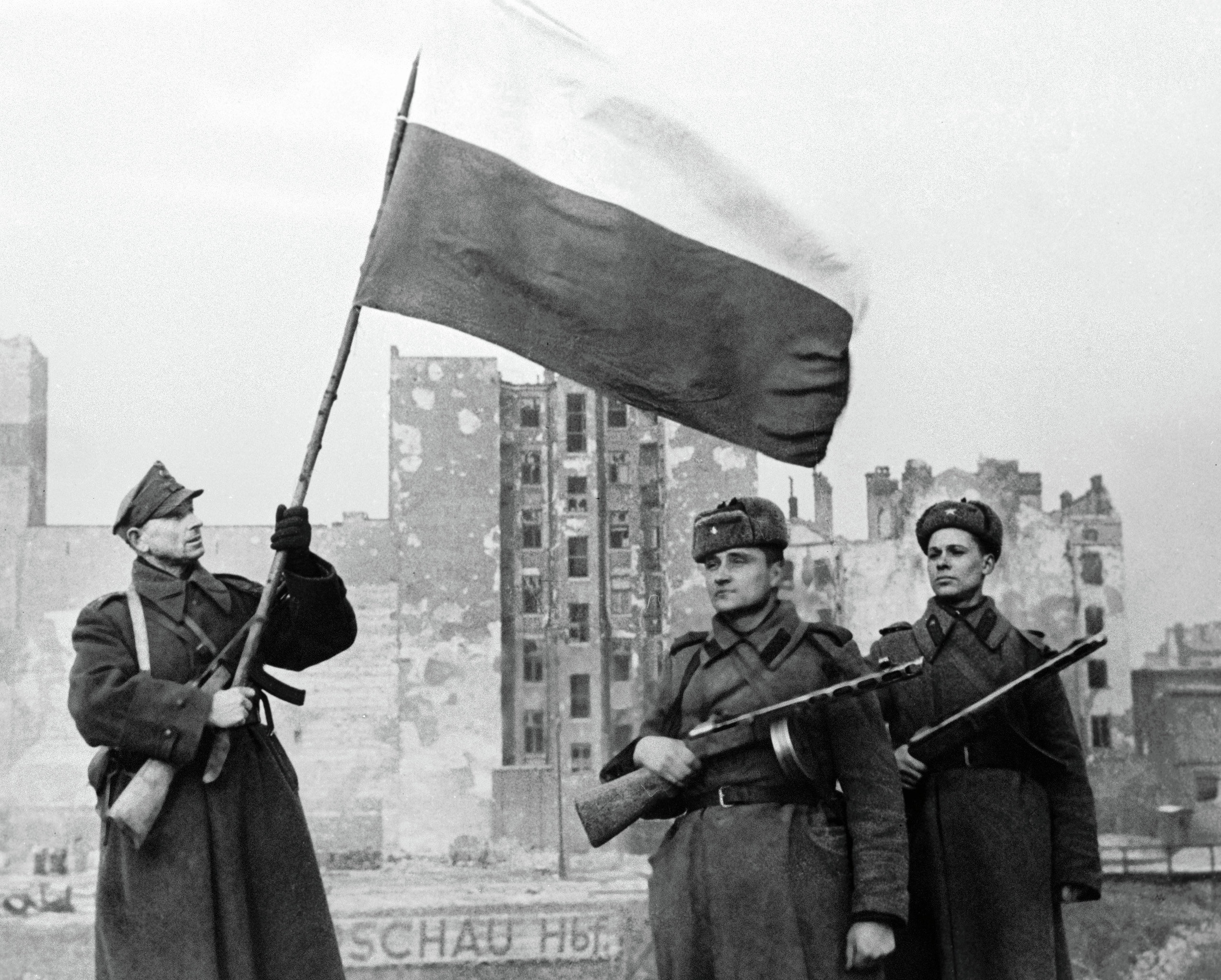 People 2550x2046 World War II military Poland history flag Soviet Army ushanka PPSh-41 men LWP Ludowe Wojsko Polskie