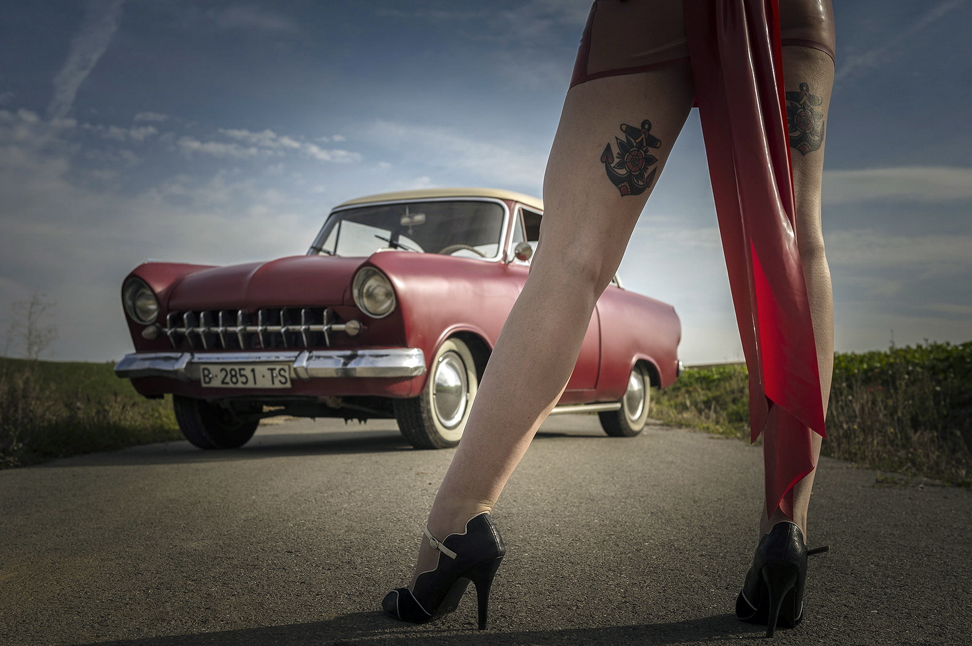 People 1920x1277 women oldtimers car legs tattoo latex women with cars old car
