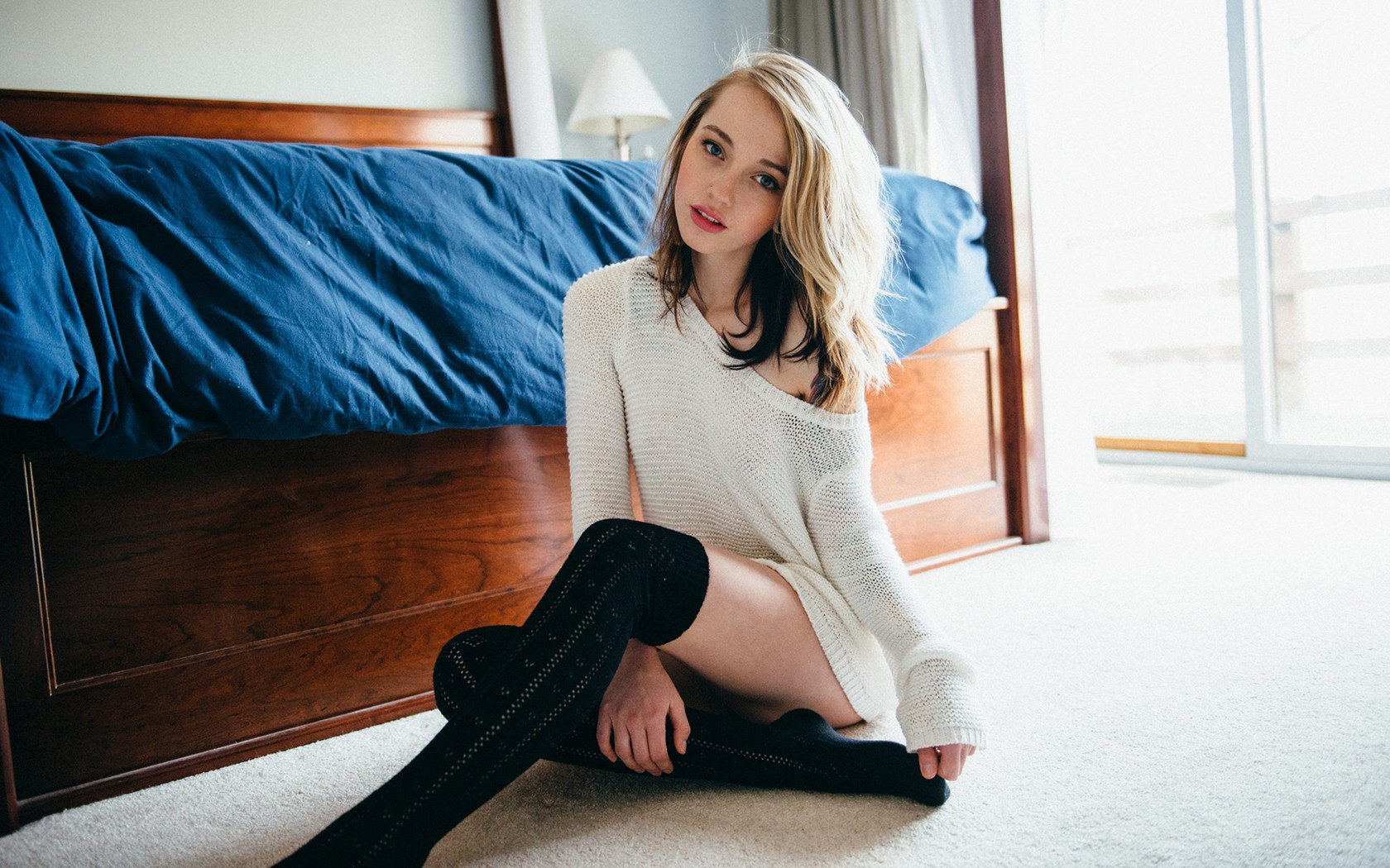 People 1680x1050 women blonde looking at viewer sitting blue eyes bed sweater white sweater on the floor hand on leg long sleeves in bedroom pointed toes women indoors stockings black stockings indoors model thighs legs red lipstick bedroom