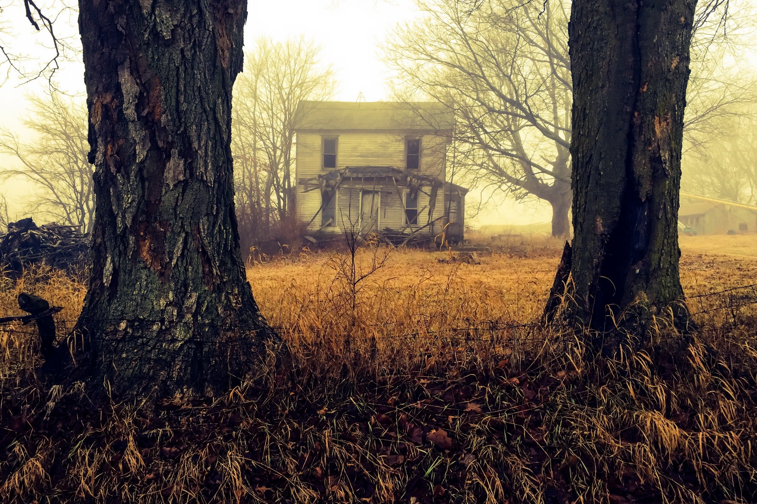General 2560x1707 old house outdoors ruins trees