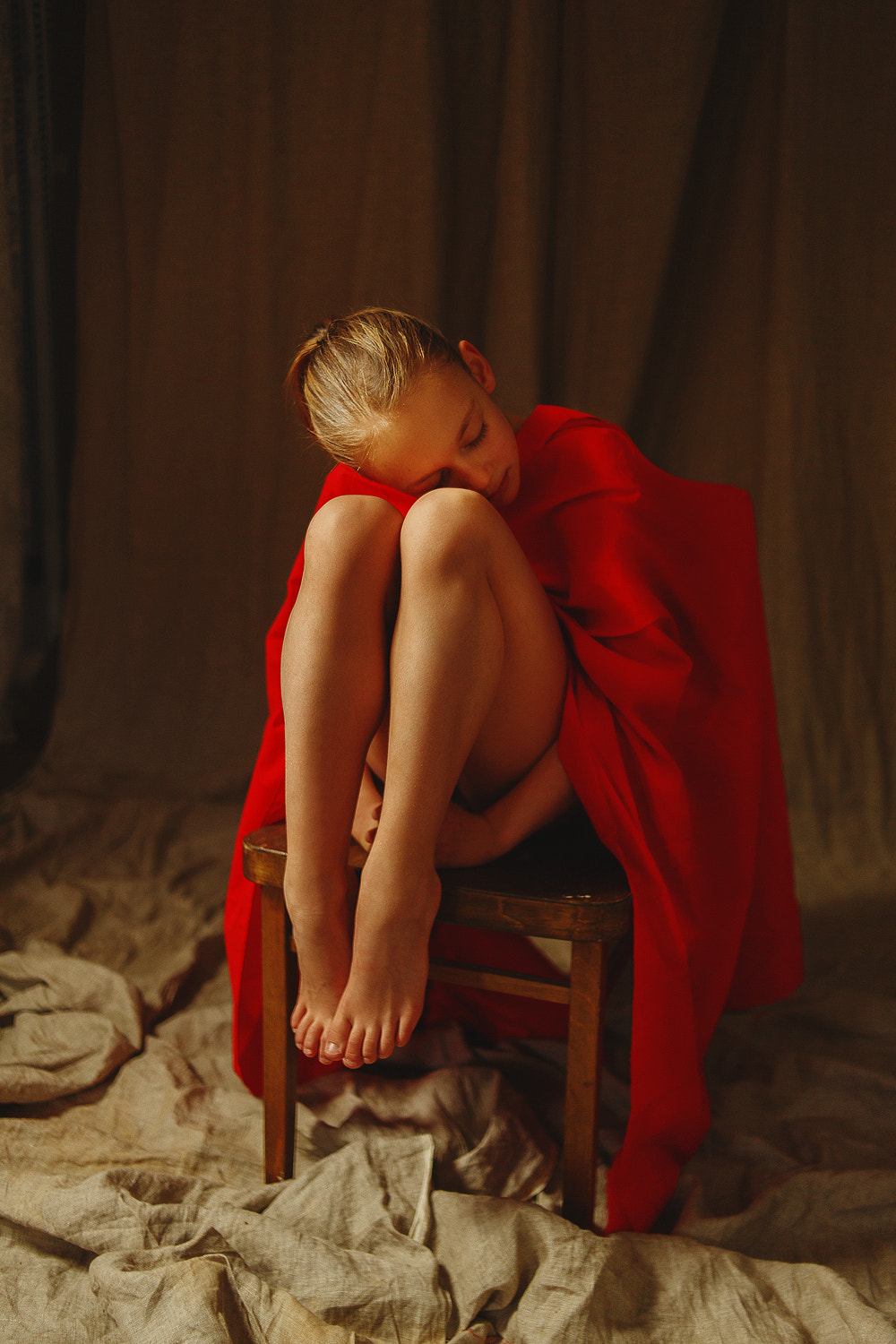 People 1000x1500 Anton Zhilin women red holding knees barefoot studio portrait display